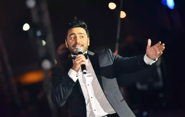 شاهدوا أول تعليق لـ تامر حسني بعد ولادة طفله الثالث