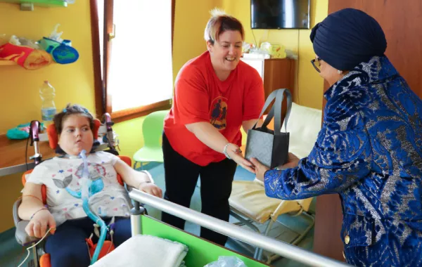 جواهر القاسمي تؤكد أهمية الاستثمار في علاج الأطفال من الأمراض المستعصية