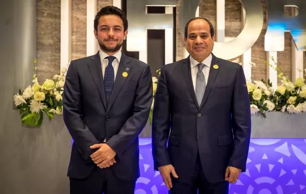 الرئيس المصري عبدالفتاح السيسي والأمير الحسين بن عبد الله الثاني.jpg