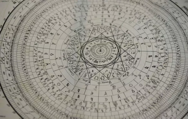 أصول الفلك لأبومعشر البلخي أقدم كتاب في معرض الشارقة للكتاب