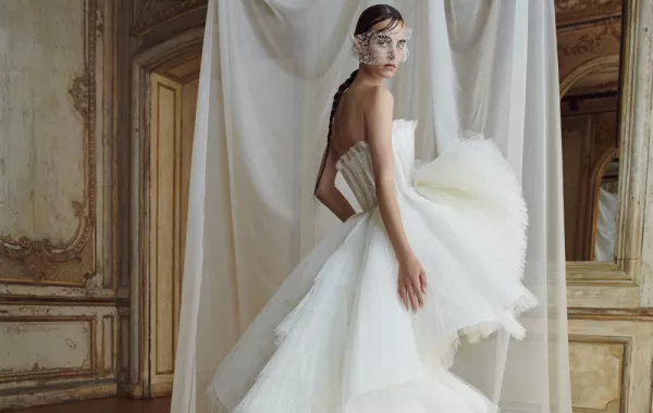 فساتين زفاف إيطالية رقيقة ومخملية