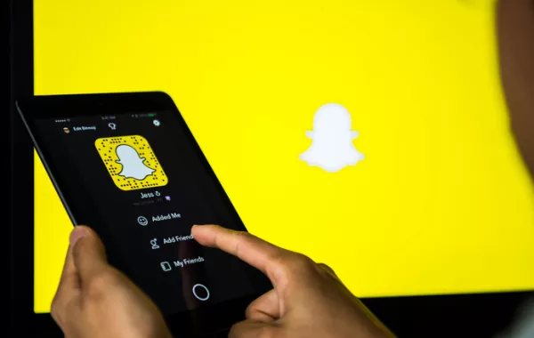 أمير الرياض يضع حدًّا لتجاوزات مشاهير "سناب شات"!