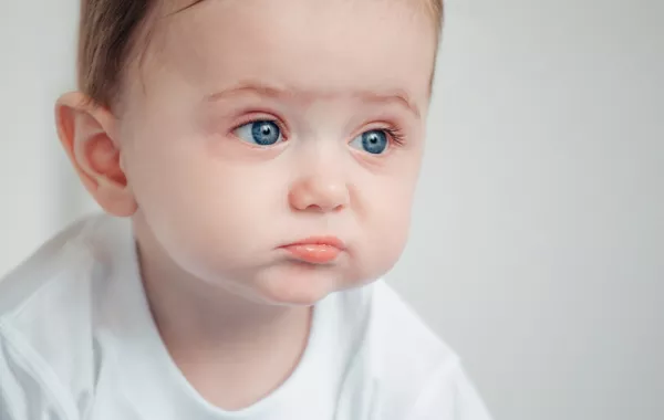 الأطفال مؤهلون فطرياً لإدراك المجتمع من حولهم فلا تقلقي