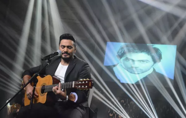 مفاجأة بالفيديو: تامر حسني رفض الانضمام لعضوية لجنة تحكيم "The voice" لهذا السبب