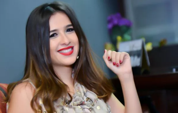 بالصور| هل احتفلت ياسمين عبد العزيز بطلاقها مع أصدقائها؟!