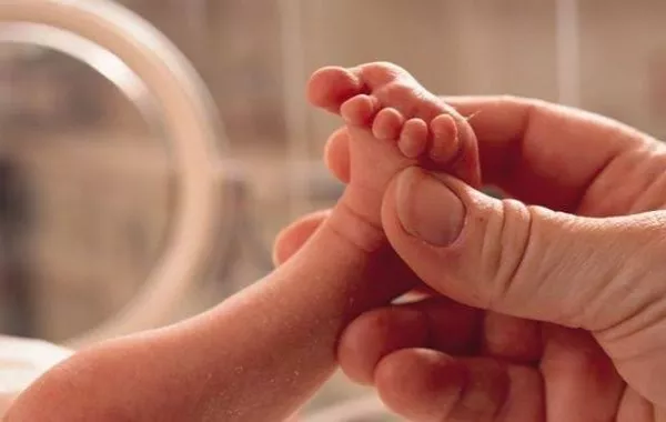في صنعاء .. أم تقتل رضيعها بطريقة بشعة والسبب صادم!