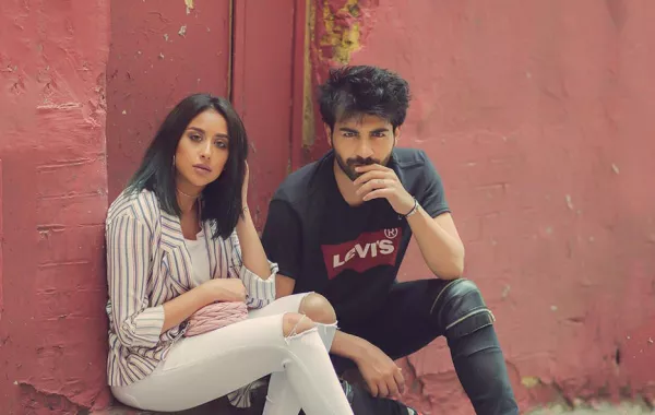 بالفيديو.. فرح الهادي وعقيل الرئيسي يتزوجان من جديد!