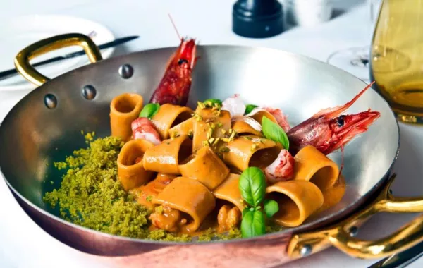 وجبة غداء العمل في مطعم "روبرتو" الإيطالي  