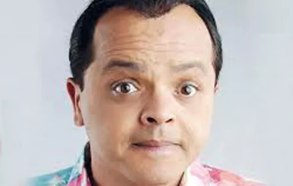 محمد هنيدي يكشف حقيقة توقّف مسرحيته "3 أيام في الساحل"