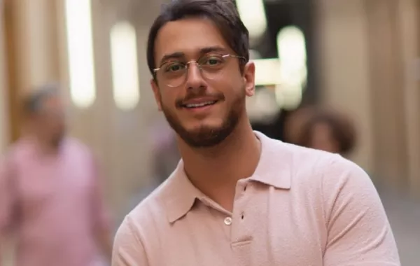 أصدقاء سعد لمجرد يباركون له خروجه من السجن