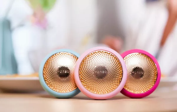 FOREO تطلق أول جهاز ذكي للعناية بالبشرة في منطقة الشرق الأوسط