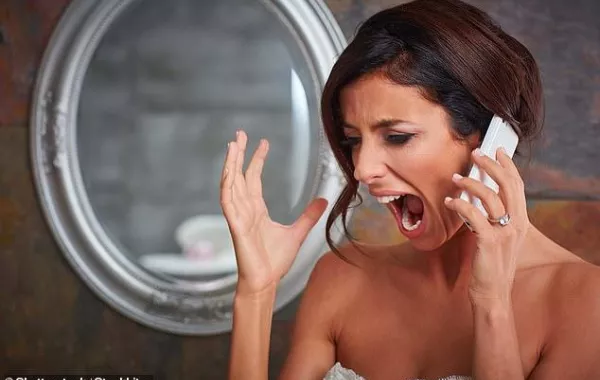 عروس تمنع شقيقتها من حضور حفل زفافها لأنها "حامل".. ونهاية كارثية لموقفها!