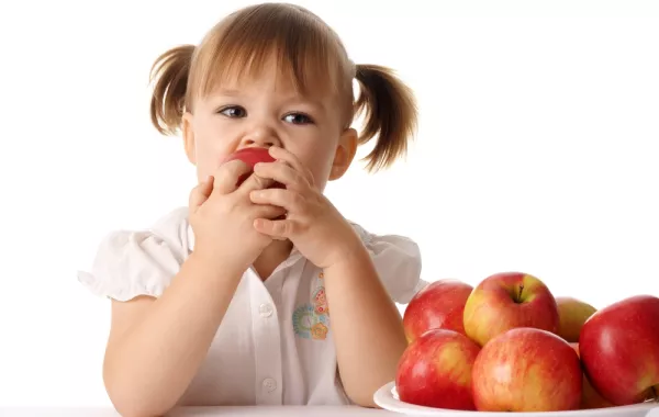 فوائدُ التفاح للأطفال