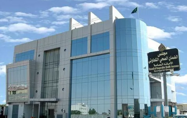 إيقاف خدمات وغرامات مالية بحق المنشآت التي لا توفر تأمينًا صحيًّا