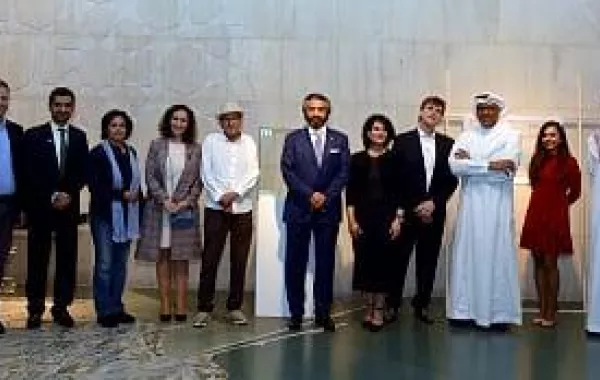 الشيخة هلا آل خليفة تشارك تدشن "سرب طيور" للفنان خليل الهاشمي