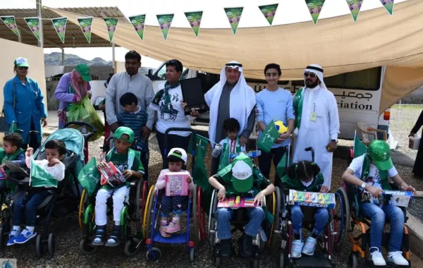 أطفال "مركز الملك عبد الله" لرعاية الأطفال المعوقين في جدة يحتفلون بذكرى البيعة