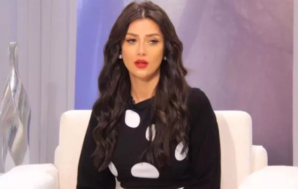 بالفيديو: إعلامية مصرية تعترف شيرين عبد الوهاب سبب طلاقي