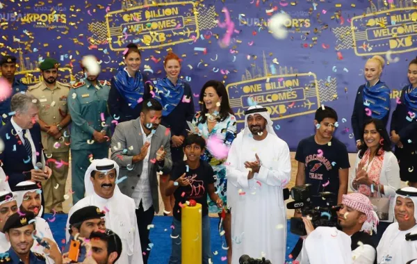 سابقة في الشرق الأوسط.. مطار «دبي» يحتفل بالمسافر رقم «مليـار» في تاريخه