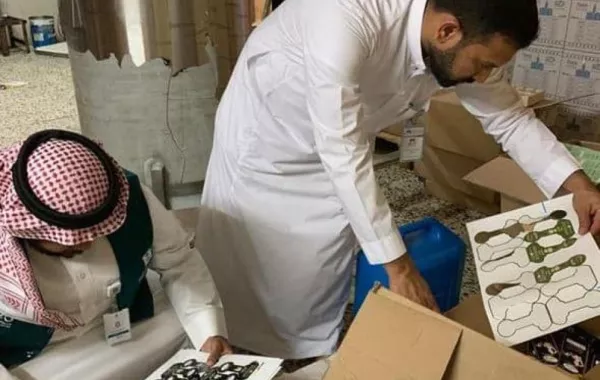 في مكة: ضبط مستودع كريمات مغشوشة ومصادرة 350 ألف عبوة