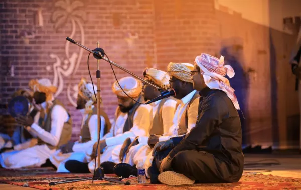 الفنون الشعبية تجذب أنظار زوار بيت المدينة المنورة بالجنادرية33