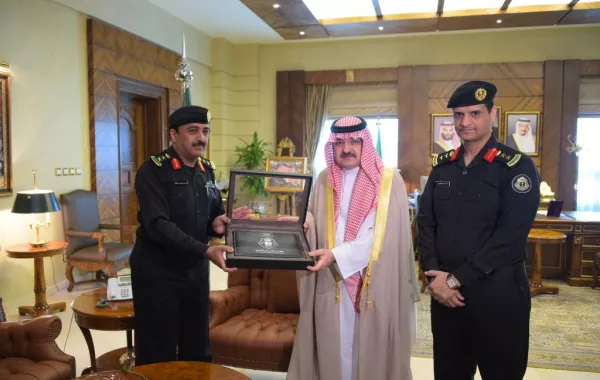 محافظ جدة يتسلم تقرير دوريات الأمن بمحافظة جدة لعام 1439هـ