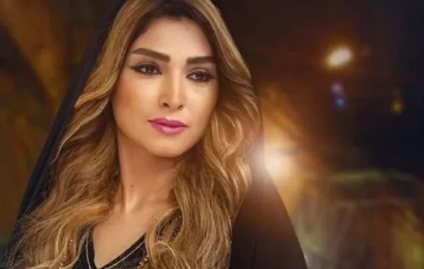 بالصور: روجينا تؤدي مناسك العمرة بصحبة ابنتيها مايا ومريم.. هل تشبهانها؟