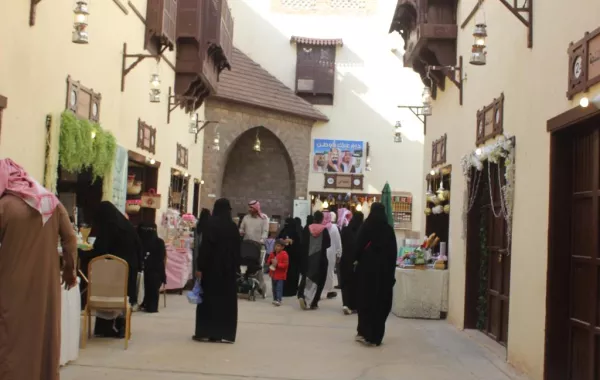 مبادرة “إفطار صائم” ببيت المدينة تحظى بإعجاب زوار مهرجان الجنادرية33