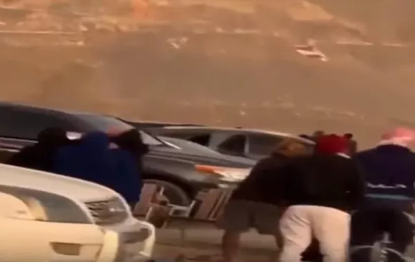 بالفيديو.. تحطم مروحية يسفر عن مقتل كامل طاقمها بإمارة «رأس الخيمة»