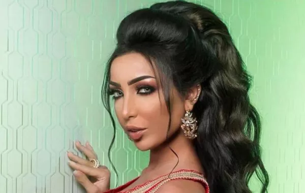 بالفيديو: دنيا بطمة تطرح أغنيتها "الزمن بيدور"