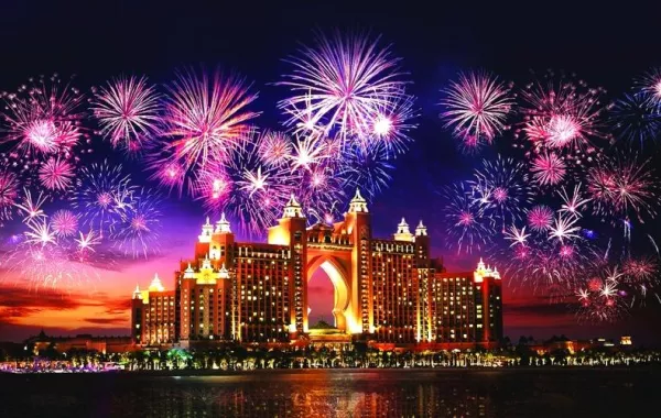 هكذا استقبلت دبي وأبوظبي العام الجديد 2019