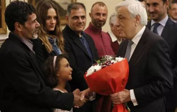 في اليونان: منح مصريين الجنسية اليونانية؛ مكافأةً وتقديراً لشجاعتهما
