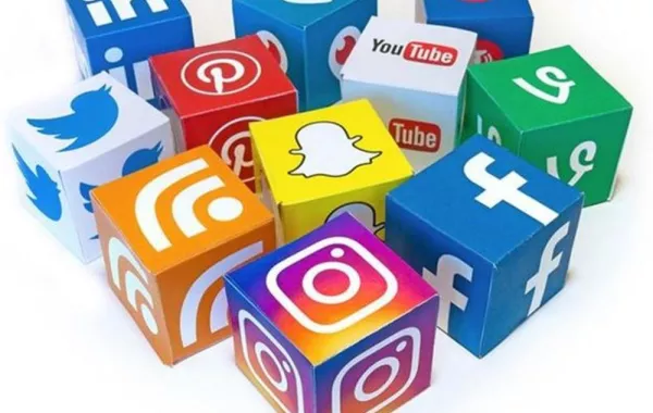 دراسة: وسائل التواصل الاجتماعي تصيب المراهقات بالاكتئاب!