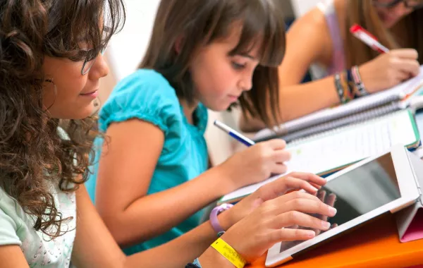 دراسة تكشف التخصصات الأكثر طلباً في الإمارات