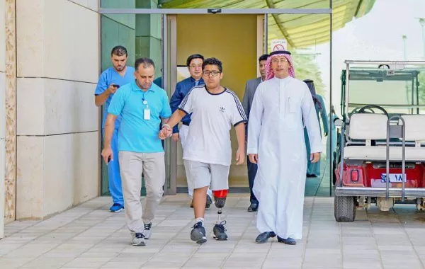 تركيب أول طرف صناعي لطفل تعرَّض لبتر في القدم