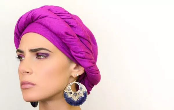 مكياج بنفسجي لاطلالة ناعمة بالتوربان 