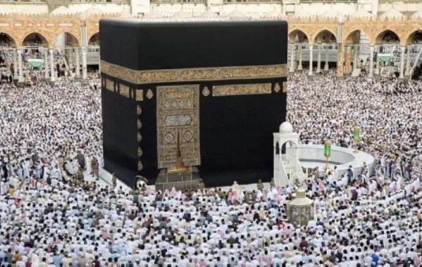 أداء صلاة الخسوف في المسجد الحرام