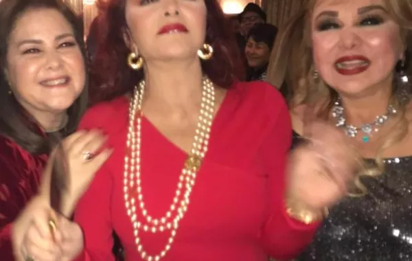 بالفيديو والصور: نبيلة عبيد تحتفل بعيد ميلادها مع دنيا وإيمي سمير غانم