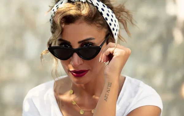 هل أعلن عمرو دياب حمل دينا الشربيني بهذه الصورة؟