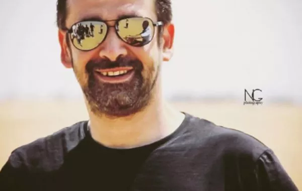 أحمد عز يهنّىء كريم عبد العزيز على فيلم "نادي الرجال السري"