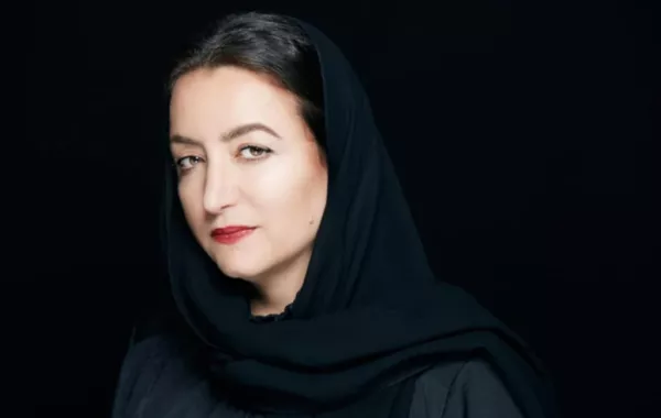 السعودية دانية الصالح تفوز بجائزة مركز إثراء وآرت دبي