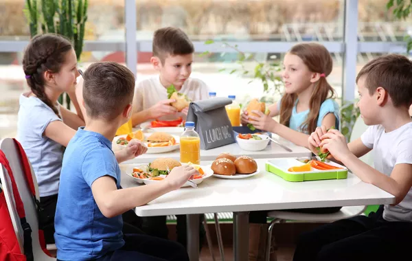 منظمة الصحة العالمية تحذر من أضرار الواجبات المدرسية