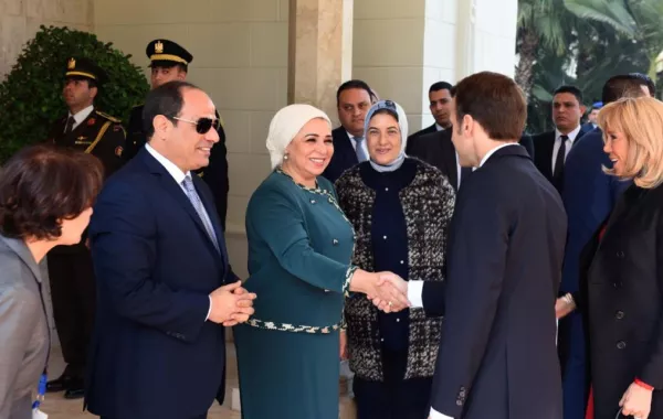 انتصار السيسي تستقبل بريجيت ماكرون