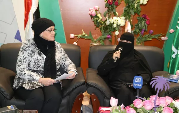 "حياة الدبيان" تصدح بقصائدها في الجناح السعودي بمعرض القاهرة
