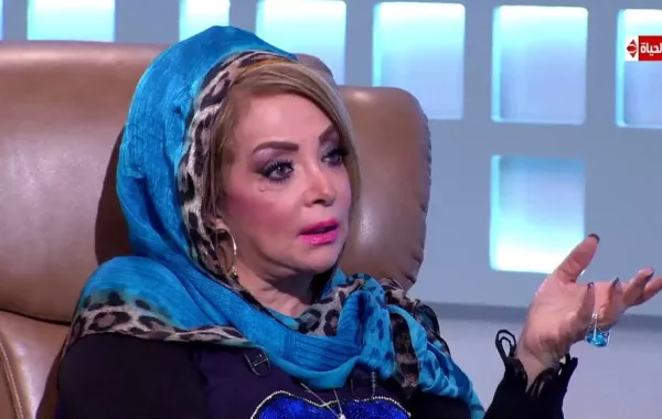 شهيرة بالصور: لا زلت ملتزمة بالحشمة ونزع غطاء الرأس "شرعي"