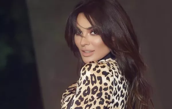 نادين نجيم تنشر فيديو عيد ميلادها و"فانز" شيرين عبد الوهاب يمنحونها لقبًا جديدًا