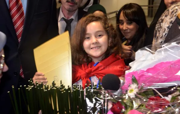 معرض الكتاب يكرم الطفلة مريم أمجون الفائزة بلقب التحدي