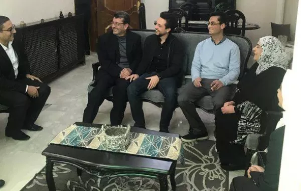 شاهد| ولي العهد الأردني يزور الفنان القدير «ربيع شهاب» بالعاصمة عمان