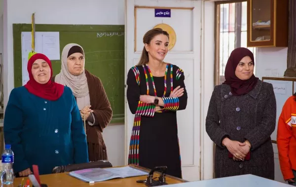 الملكة الأردنية التقت بعدد من الجمعيات في المحافظة.jpg