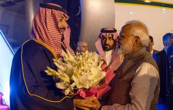 رئيس الوزراء الهندي يستقبل ولي العهد "بالليليوم"