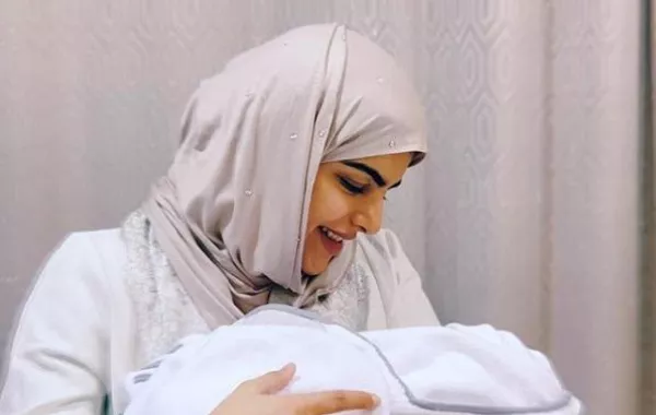 نجمة مواقع التواصل سارة الودعاني تشارك محبيها خبر ولادتها